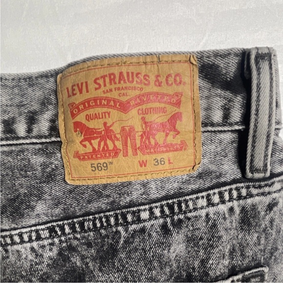 Levi's Black Acid Wash Denim Shorts - Picture 3 of 9